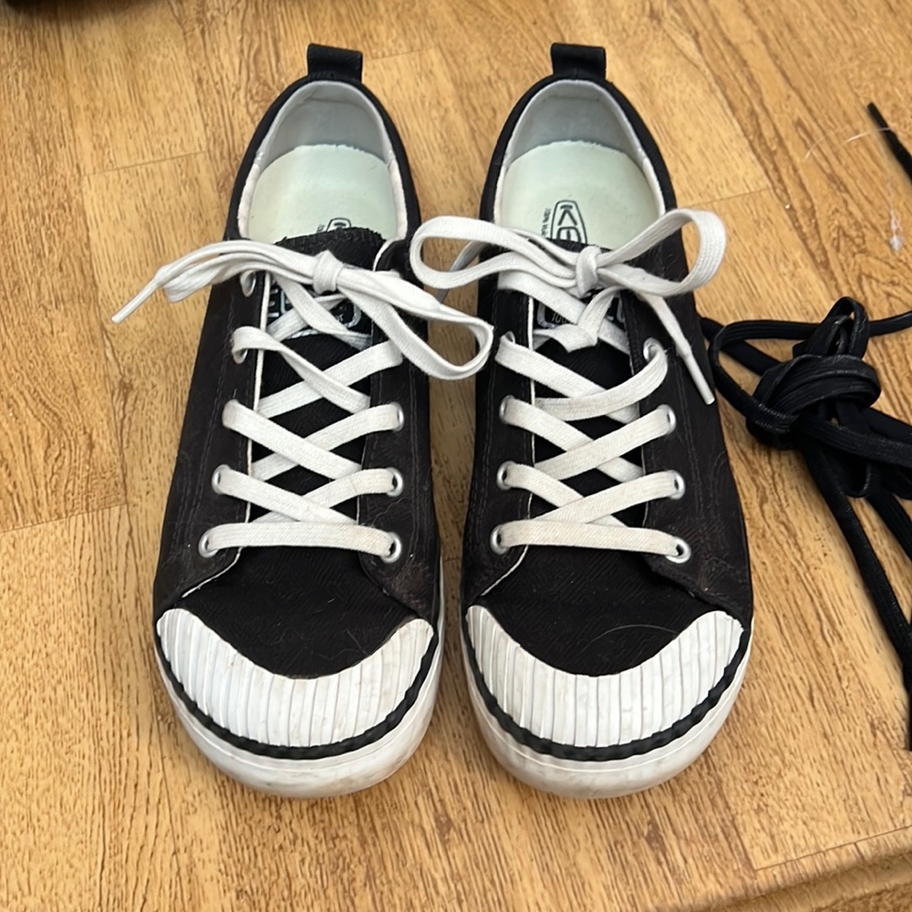 Keen Elsa Sneakers.  Size 8.